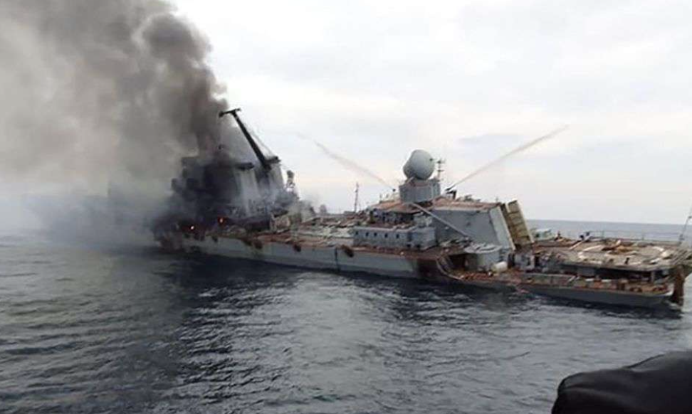 UCRANIA HUNDE BARCO DE COMBUSTIBLE CERCA DE CRIMEA, RUSIA